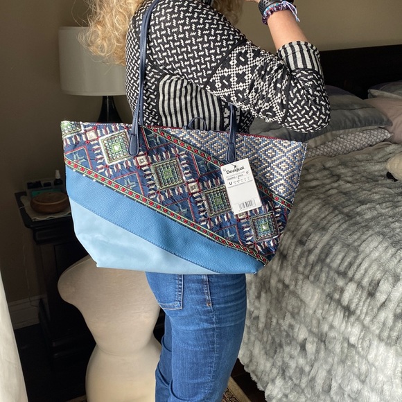 BNWT Desigual exotic capri bag and clutch - Picture 3 of 17